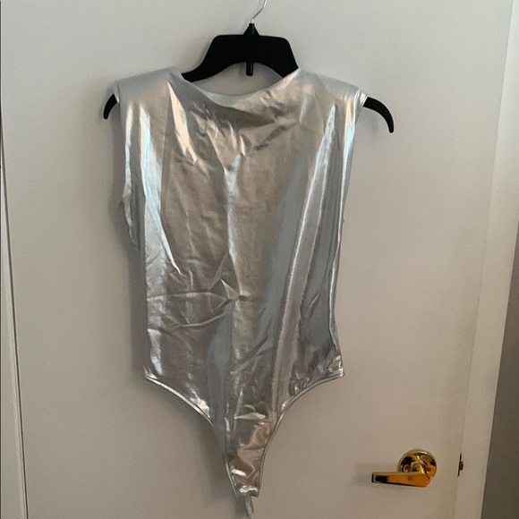 [M] NWT H&M Shimmery Metallic Bodysuit with shoulder pads - Picture 3 of 7